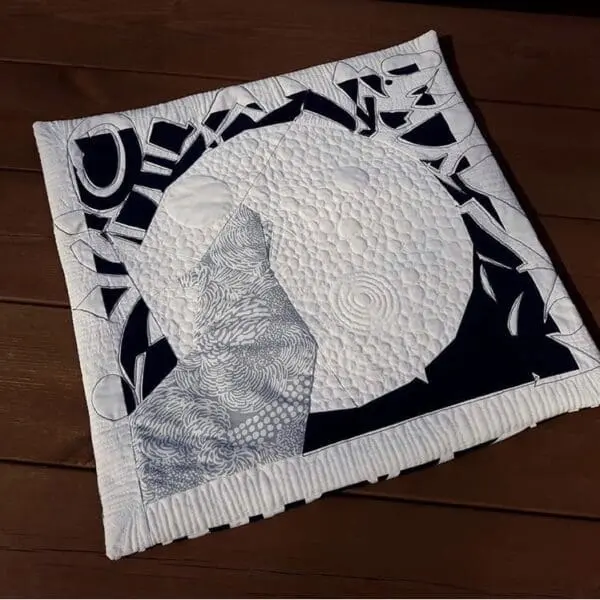 Wolf Under the Moon QS001 Foundation Paper Piecing Pattern Amarar Studio NordicCrafter min
