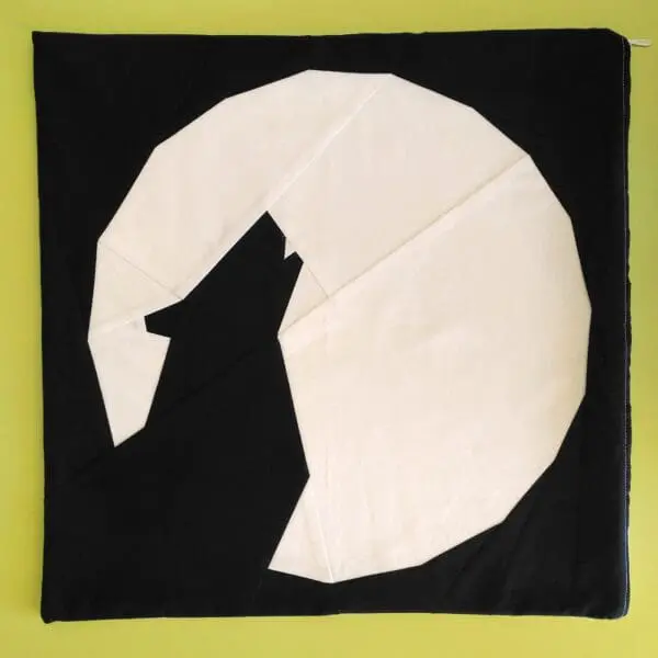 Wolf Under the Moon QS001 Foundation Paper Piecing Pattern Amarar Studio Photo 1 min